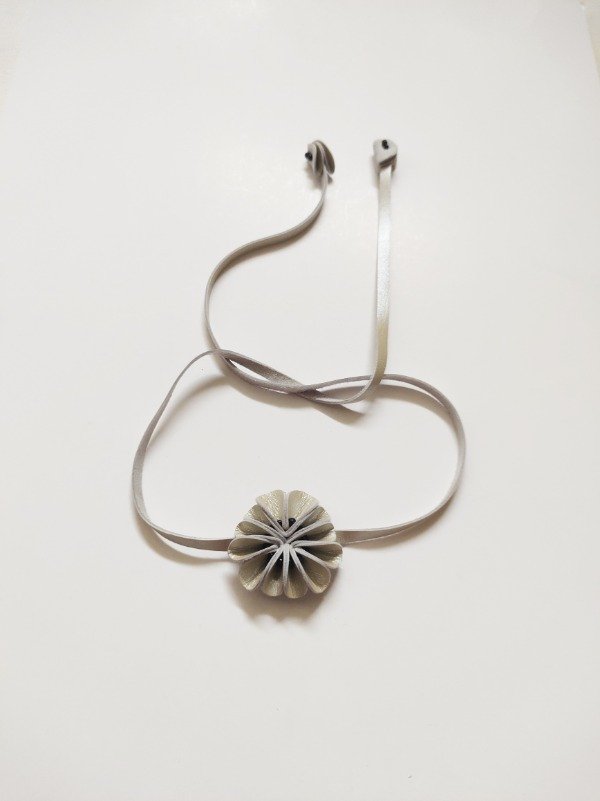 Producto - Choker Flor Beige - 1