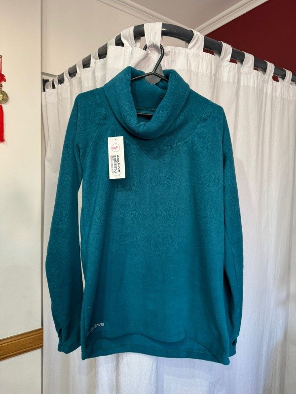 Producto - POLAR CON CUELLO PETROLEO
