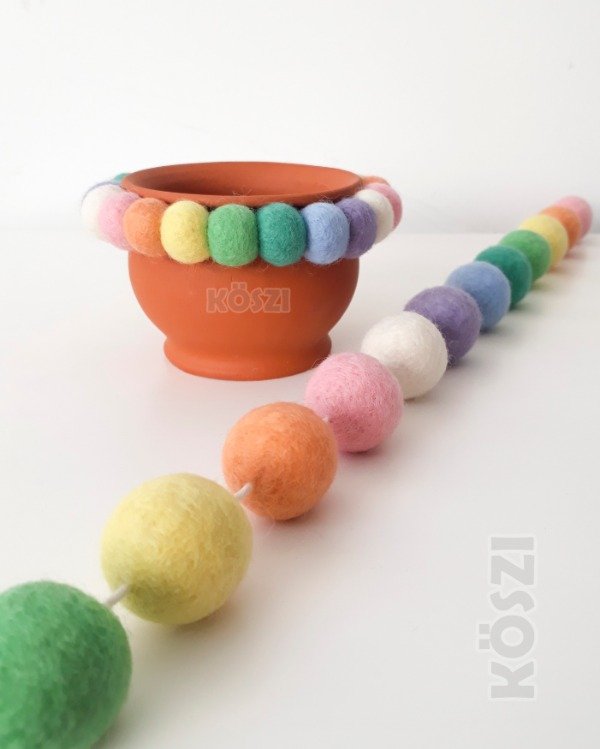 Producto - Guirnalda Bolas de Fieltro PASTELITOS - 24 Bolitas Posición Ajustable