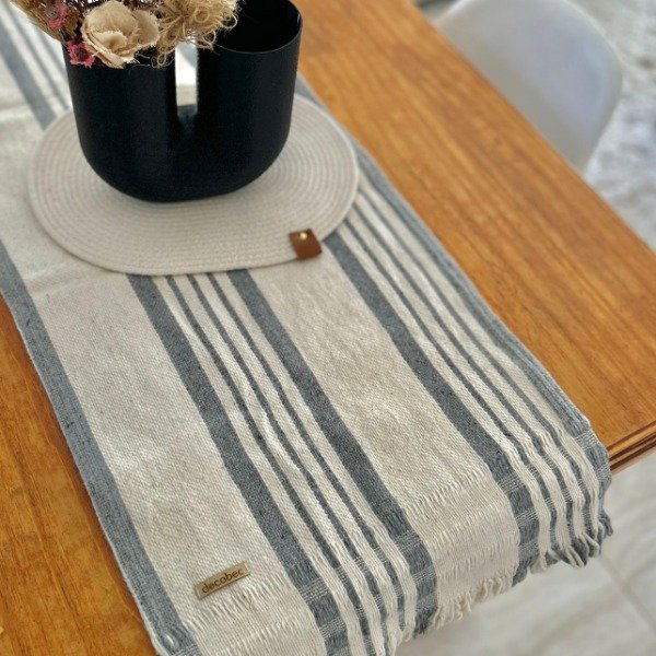 Producto - CAMINO DE MESA MULTIRAYAS GRIS