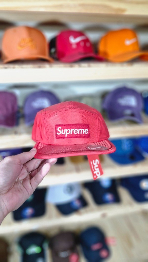 Producto - GORRA SUPREME 5 PANELES ROJA