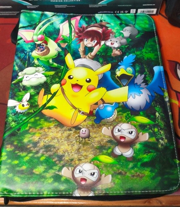 Producto - USADA Carpeta Pikachu con Cierre y 20 Folios de 9 bolsillos INCLUIDOS - OUTLET