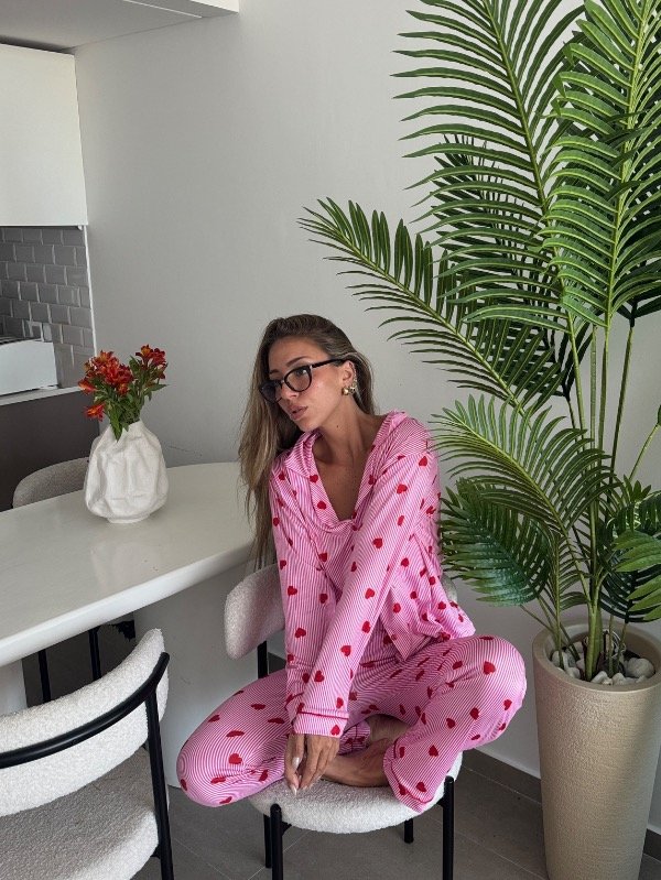 Producto - PIJAMA CAMISERO ROSA CON CORAZONES / EN STOCK