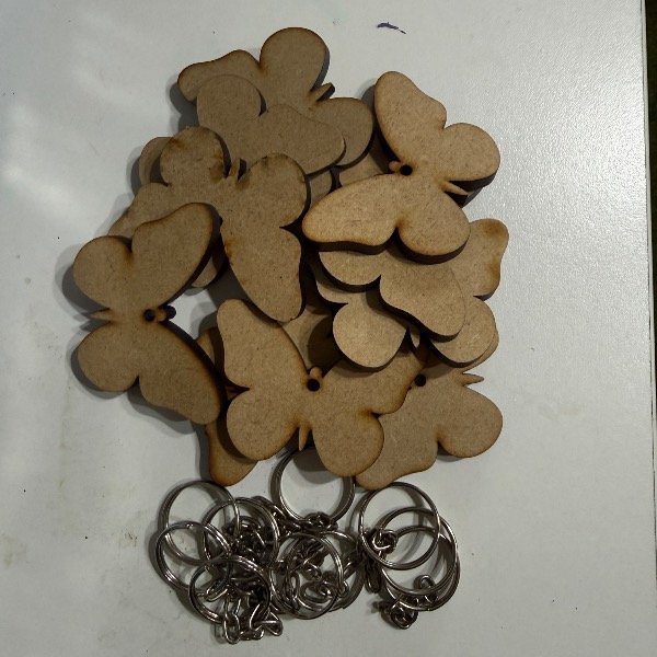 Producto - 10 Llaveros de mariposa de 6cm x 5,5mm de grosor listos para pintar