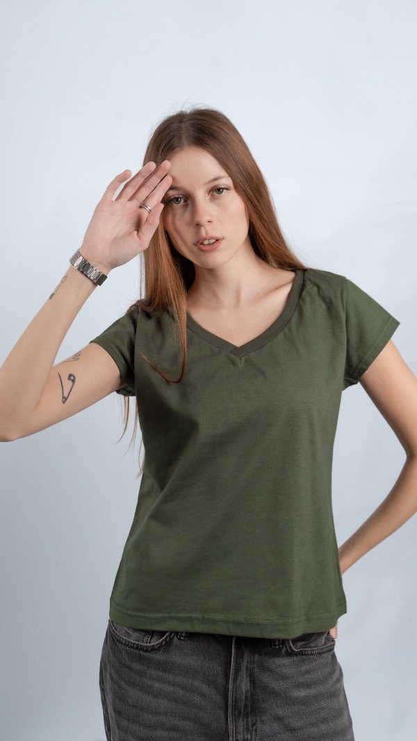 Producto - CUELLO V VERDE MILITAR