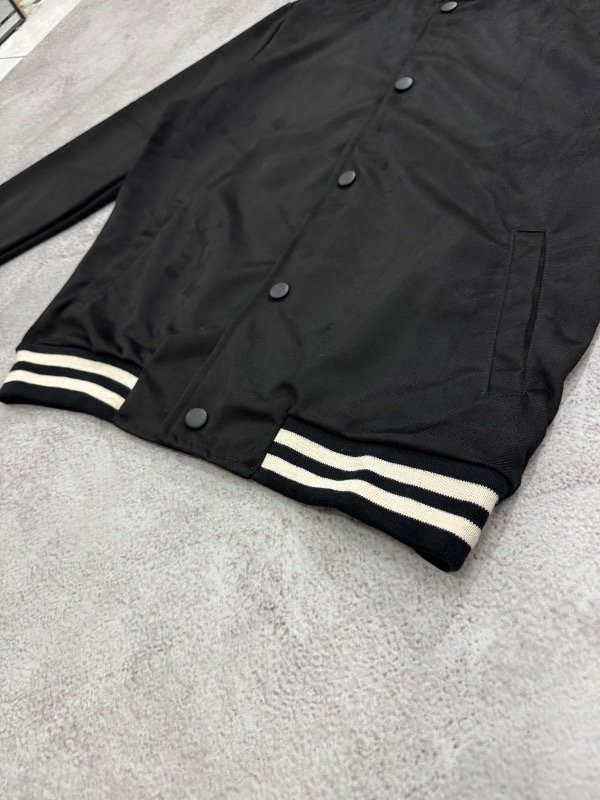 Producto - CAMPERA BOMBER UNIVERSITARIA NEGRA - 7