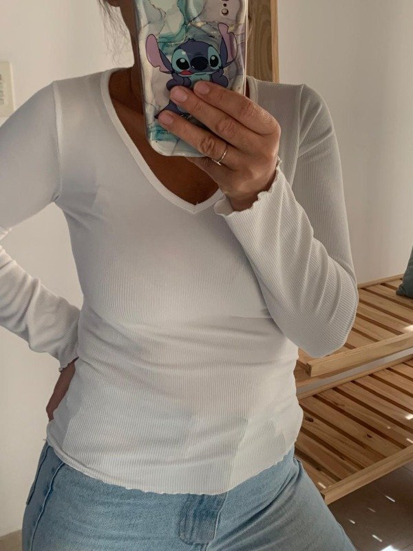Producto - Remera rulo con escote en V - 2