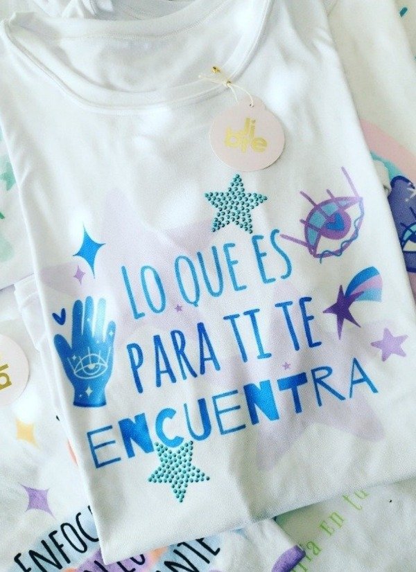 Producto - Remera "LO QUE ES PARA TU TE ENCUENTRA"