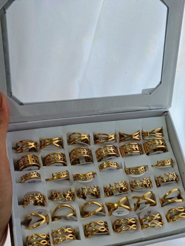 Producto - Anillos dorados anchos por caja modelo 3
