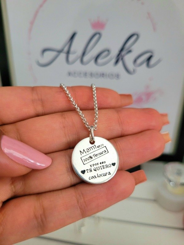 Producto - Collar con frase de mamá de acero blanco