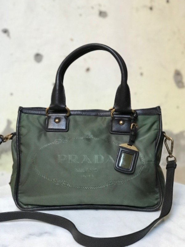 Producto - PRADA green tote bag