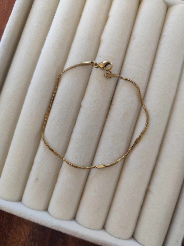 Producto - Pulsera cola de ratón detalle chato corto. Acero dorado.