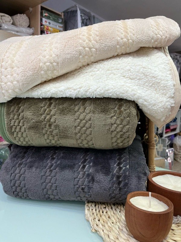 Producto - Frazada flannel con corderito tramada