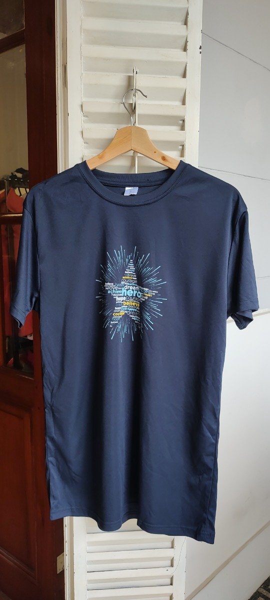 Producto - Remera azul con estampa, talle L
