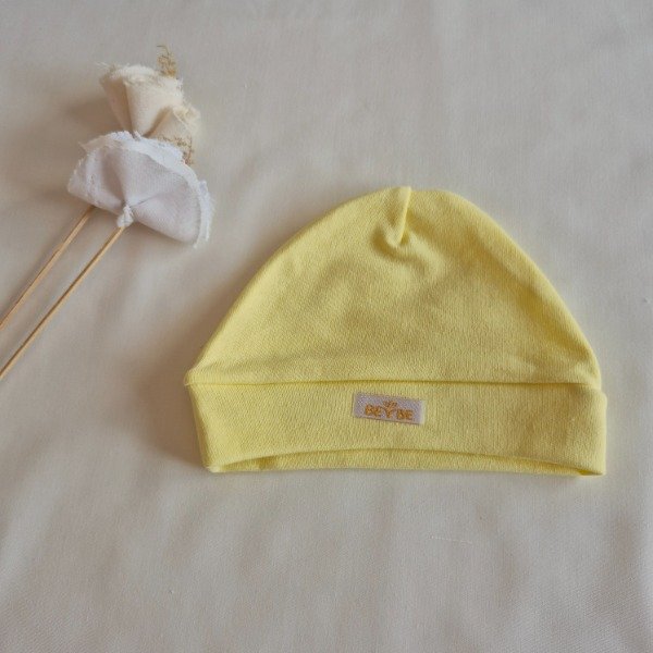 Producto - Gorrito interlock amarillo