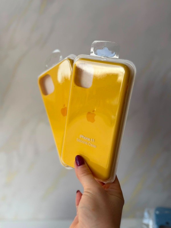 Producto - Silicone case Iphone 11 amarillo 1