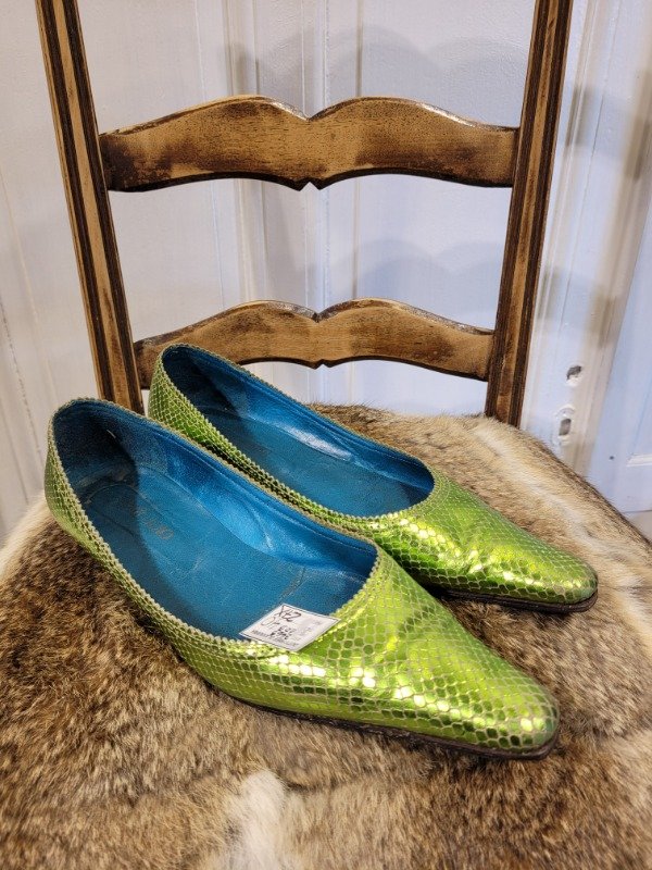 Producto - Chatitas PARUOLO verde metálico punta stiletto Talle 40- PRECIO: 27X - 0