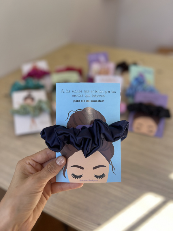 Producto - Souvenir x20 Scrunchie Satén + Tarjeta Personalizada