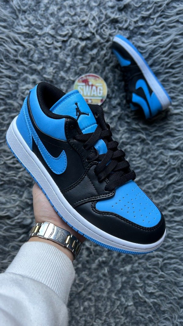 Producto - JORDAN RETRO 1 LOW UNIVERSITY BLUE - 1