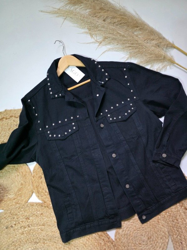 Producto - Camp2 campera negra + tachas overside