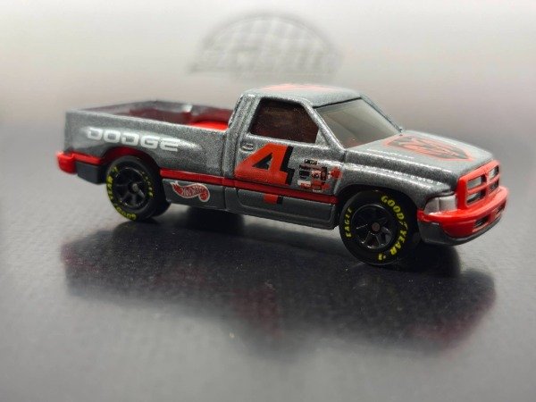 Producto - Dodge RAM 1500 Thunder Trucks