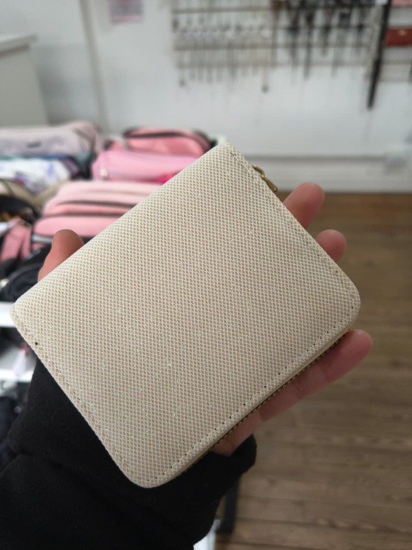 Producto - Tarjetero brillo beige