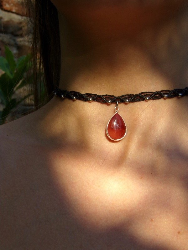 Producto - collar de macramé con piedra