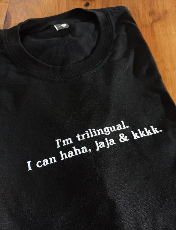 Producto - Remera Trilingual