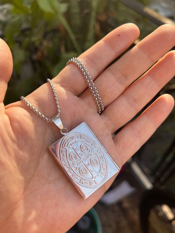 Producto - Color de acero relicario san Benito