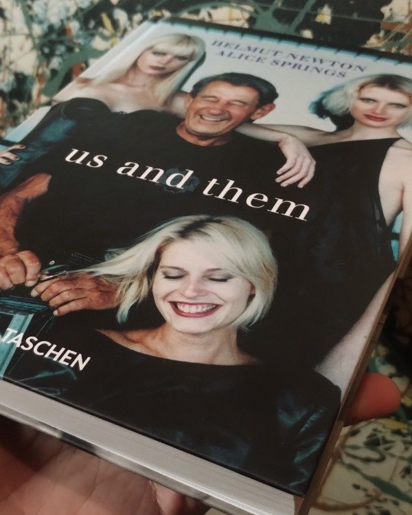 Producto - Us and them taschen
