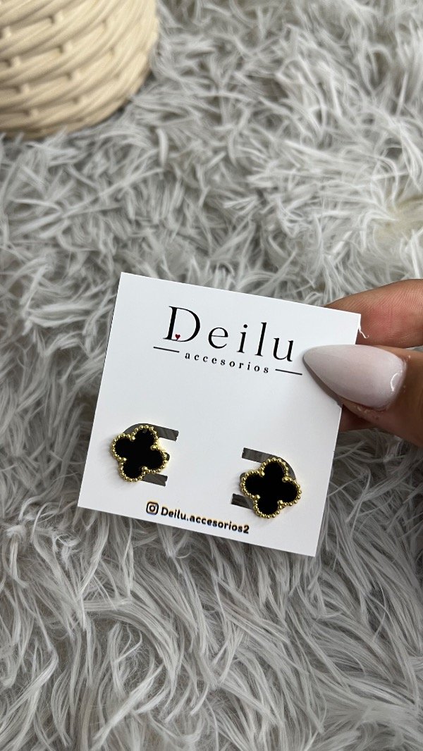 Producto - Aros trébol negro dorado