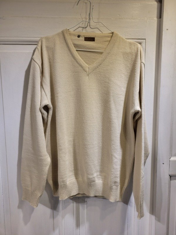Producto - Sweater CALAIS crudo escote en v- Talle L- PRECIO: 36X