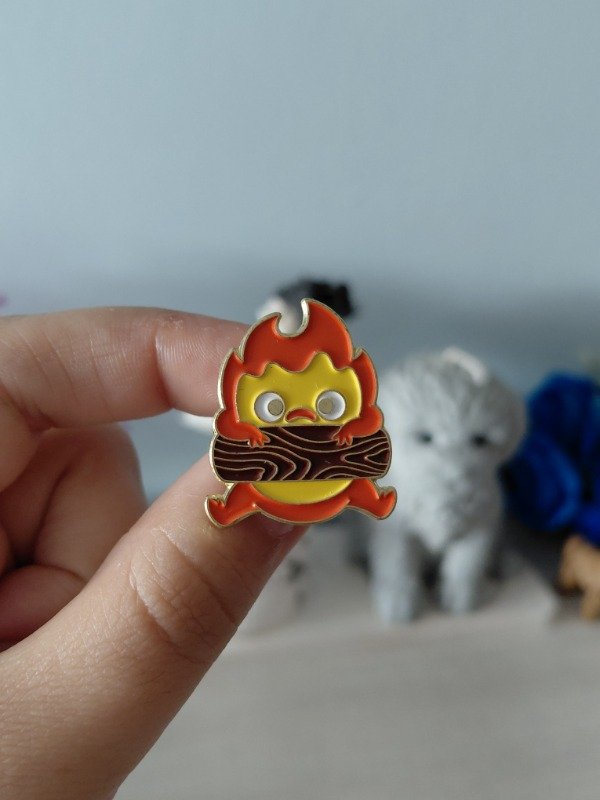 Producto - Pin metalizado - Calcifer de El castillo ambulante #2084