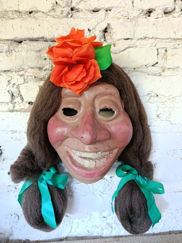 Producto - Mascara Molina Campos mujer con flores