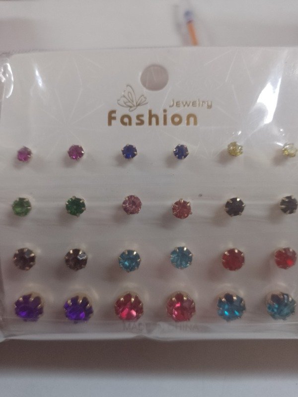 Producto - Aros estrás color 3 tamaños 12pares