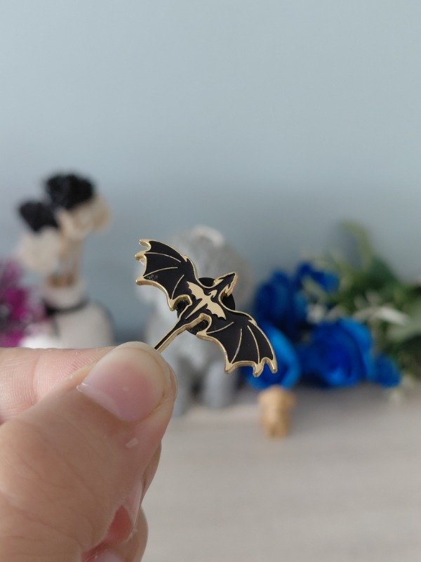 Producto - Pin metalizado - Alas de Sangre #0624