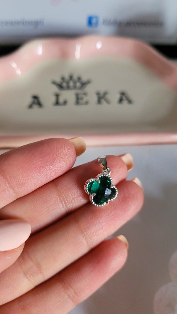Producto - Dije trébol verde de acero blanco - 0