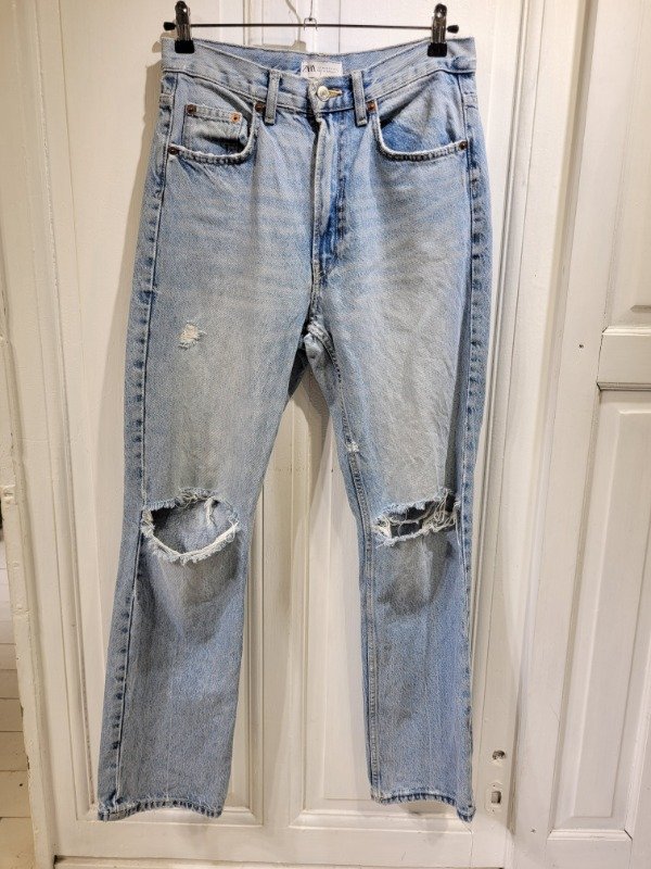 Producto - Jean ZARA recto con roturas Talle 38 - PRECIO: 60X