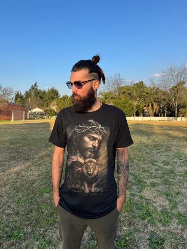 Producto - Remera Jesús León - Brilla en la Oscuridad - Edición Limitada