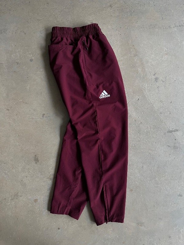Producto - PANTALÓN DEPORTIVO ADIDAS BORDO (L)