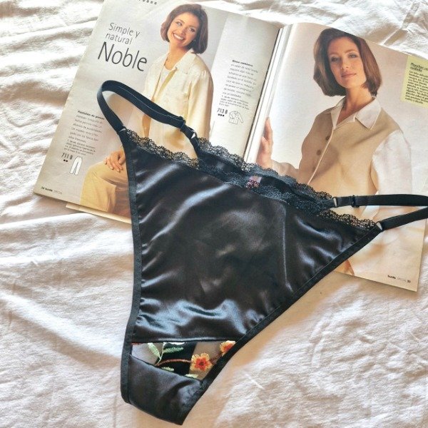 Producto - Tanga de SATÉN negro