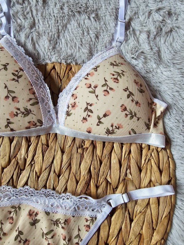 Producto - Triangulito coquette con flores - 4