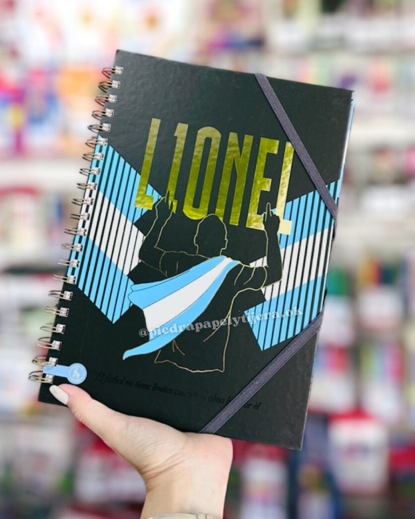 Producto - Cuaderno A4 tapa dura c/elásticos Lionel