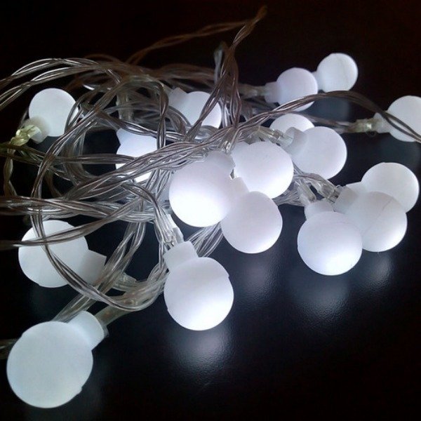 Producto - LUCES NAVIDEÑAS BOLITA BLANCO FRIO A PILA "NAVIDAD"