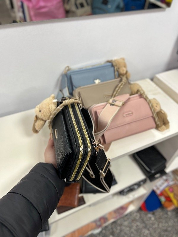 Producto - Cartera bandolera con llavero osito - 1