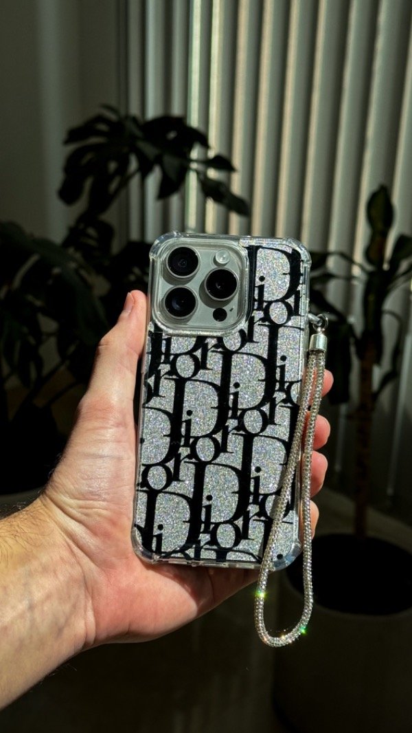 Producto - Case dior negra + filmina glitter + colgante strass
