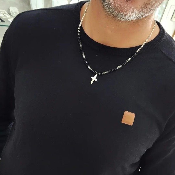 Producto - Collar pelota negras y dije cruz