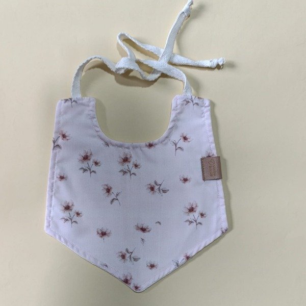 Producto - Babero en punta flores