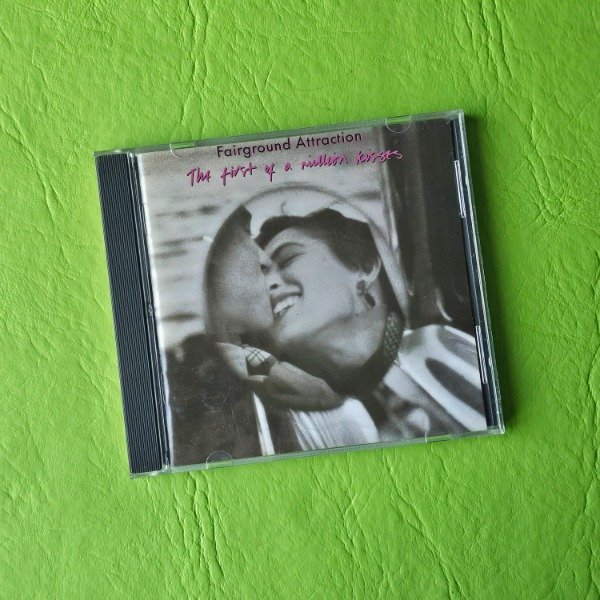 Producto - FAIRGROUND ATTRACTION ''The First Of A Million Kisses'' (E.E.U.U.)