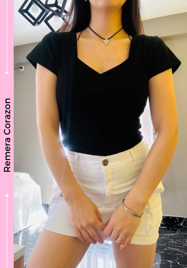 Producto - Remera Escote Corazon Negra